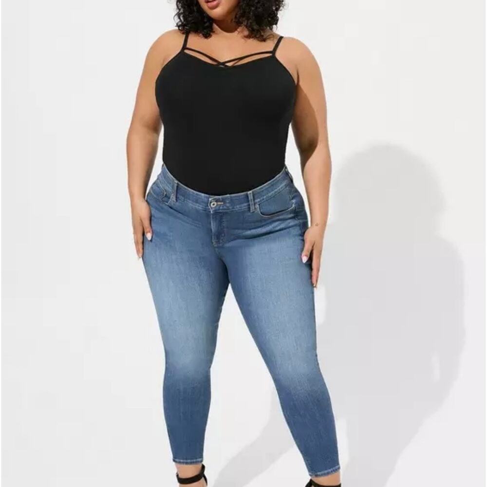 Torrid Black Foxy Strappy Cami Tank Top Size 4/4X/26 NEW - Picture 3 of 9